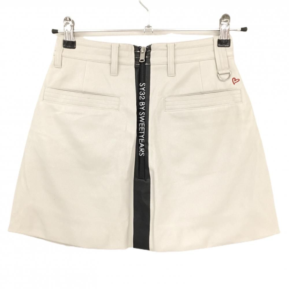 【美品】SY32 スカート ライトベージュ フェイクレザー ジップロゴ  レディース S ゴルフウェア SY32 BY SWEET YEARS 美品】SY32 スカート ライトベージュ フェイクレザー ジップロゴ