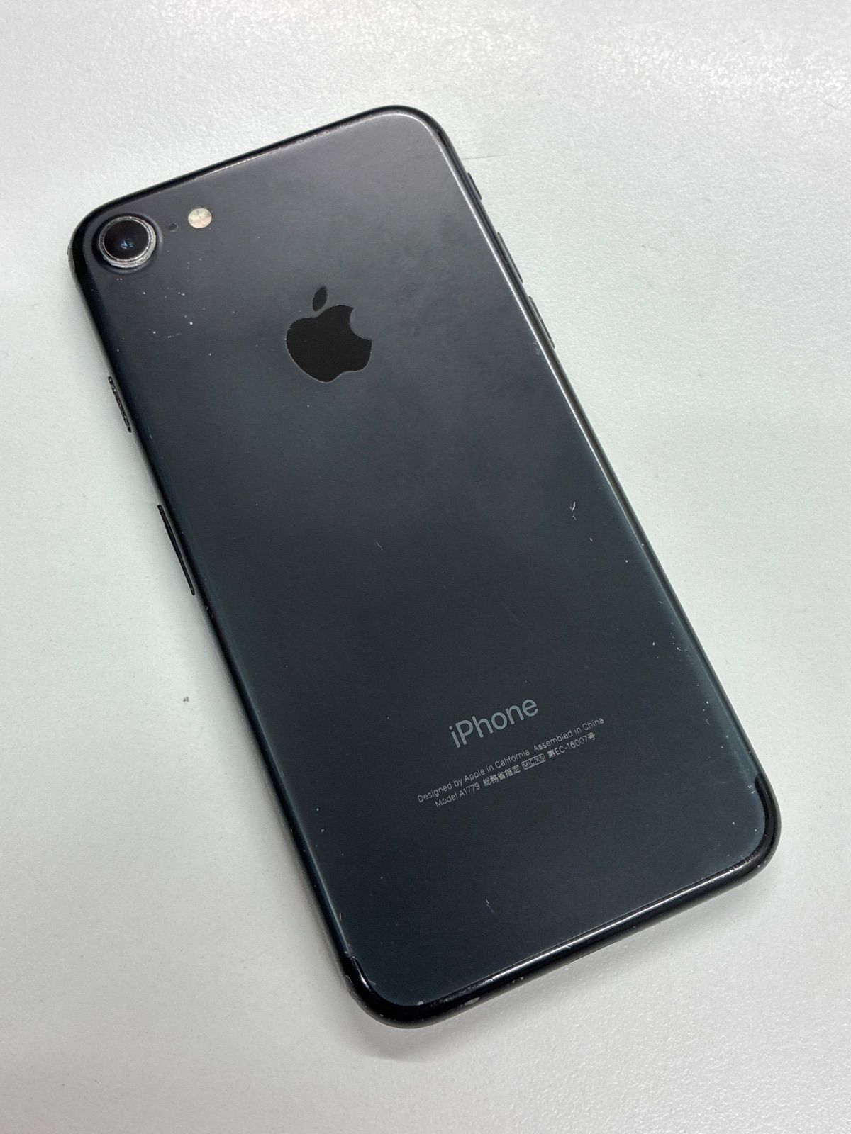 iPhone 7 32GB ブラック au SIMロックあり 動作品 バッテリー69