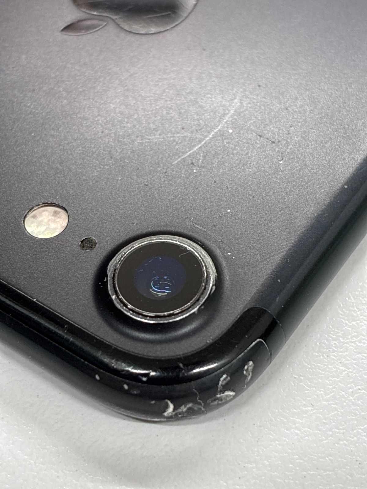iPhone 7 32GB ブラック au SIMロックあり 動作品 バッテリー69