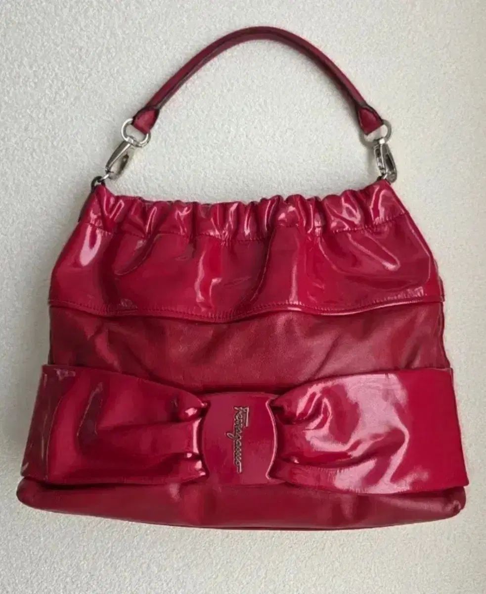 (正規品) FERRAGAMO フェラガモ エナメル リー リボン ショルダーバッグ