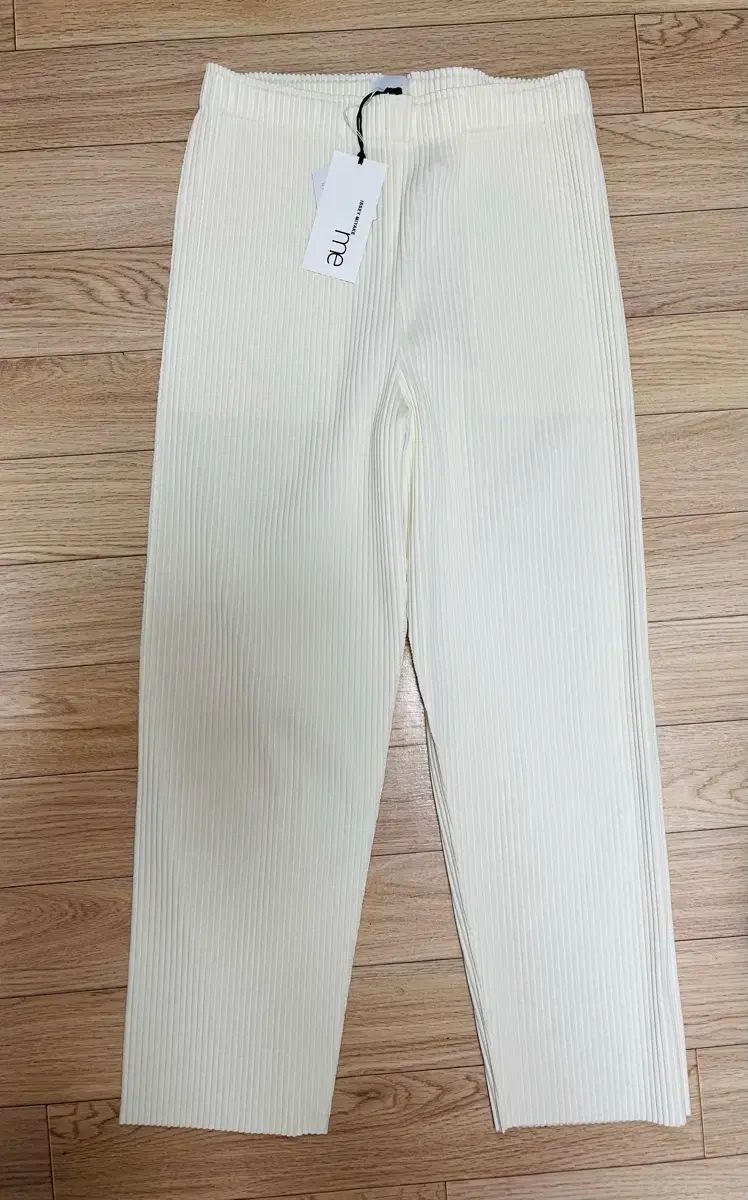 7月 ISSEY MIYAKE イッセイミヤケ 宮 パイナップル ニット パンツ 白 未使用 新品