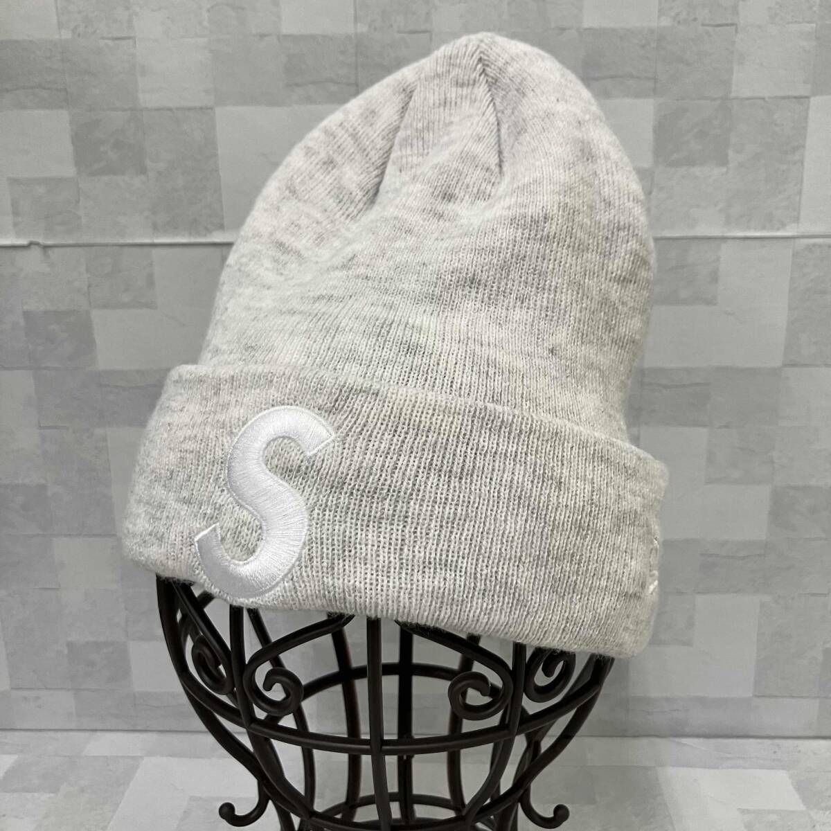 Supreme NEW ERA ニット帽　ビーニー　Sロゴ グレー　灰色 Supreme × New Era シュプリーム ニューエラ コラボ ニット帽 S LOGO