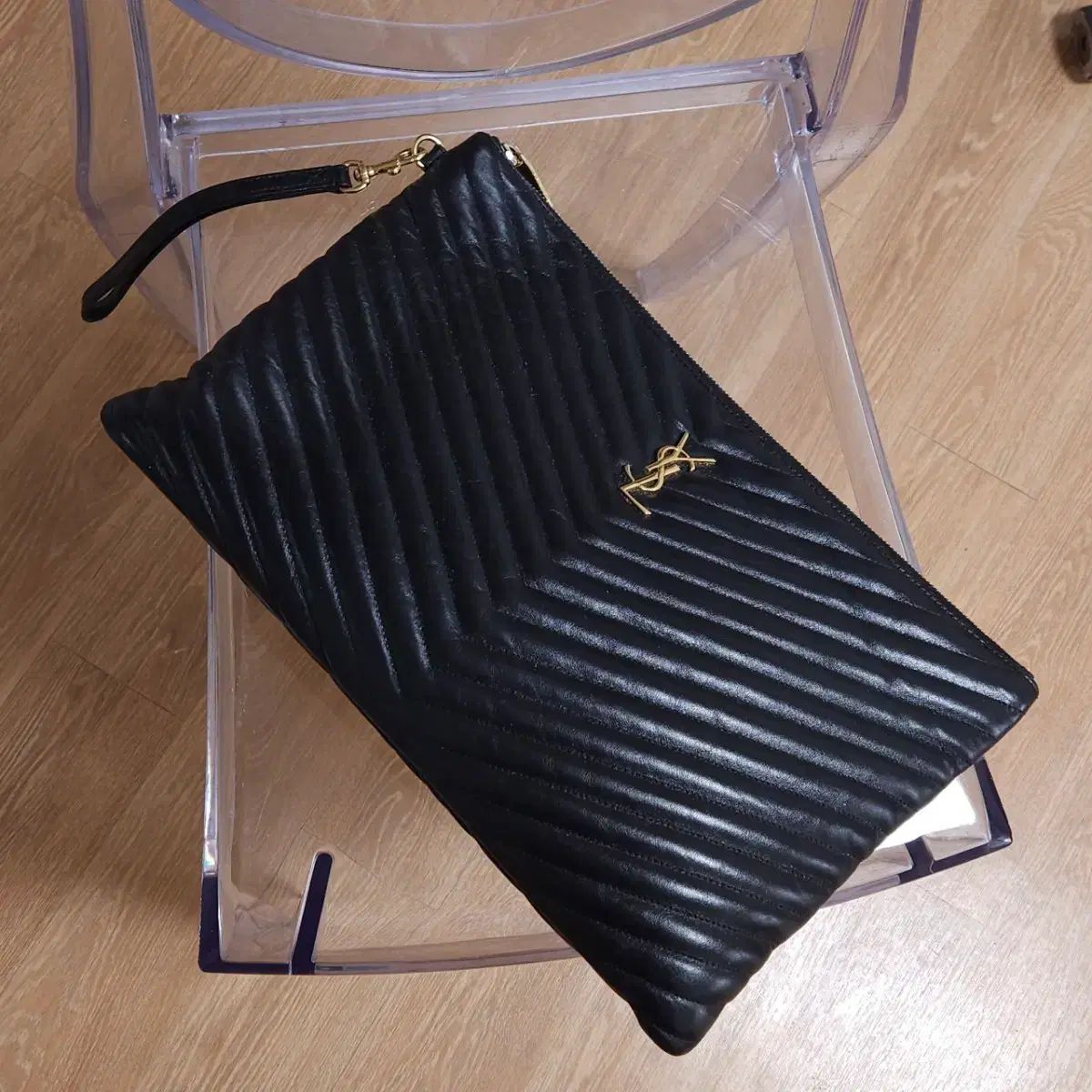 Saint Laurent サンローラン クラッチバッグ ブラック