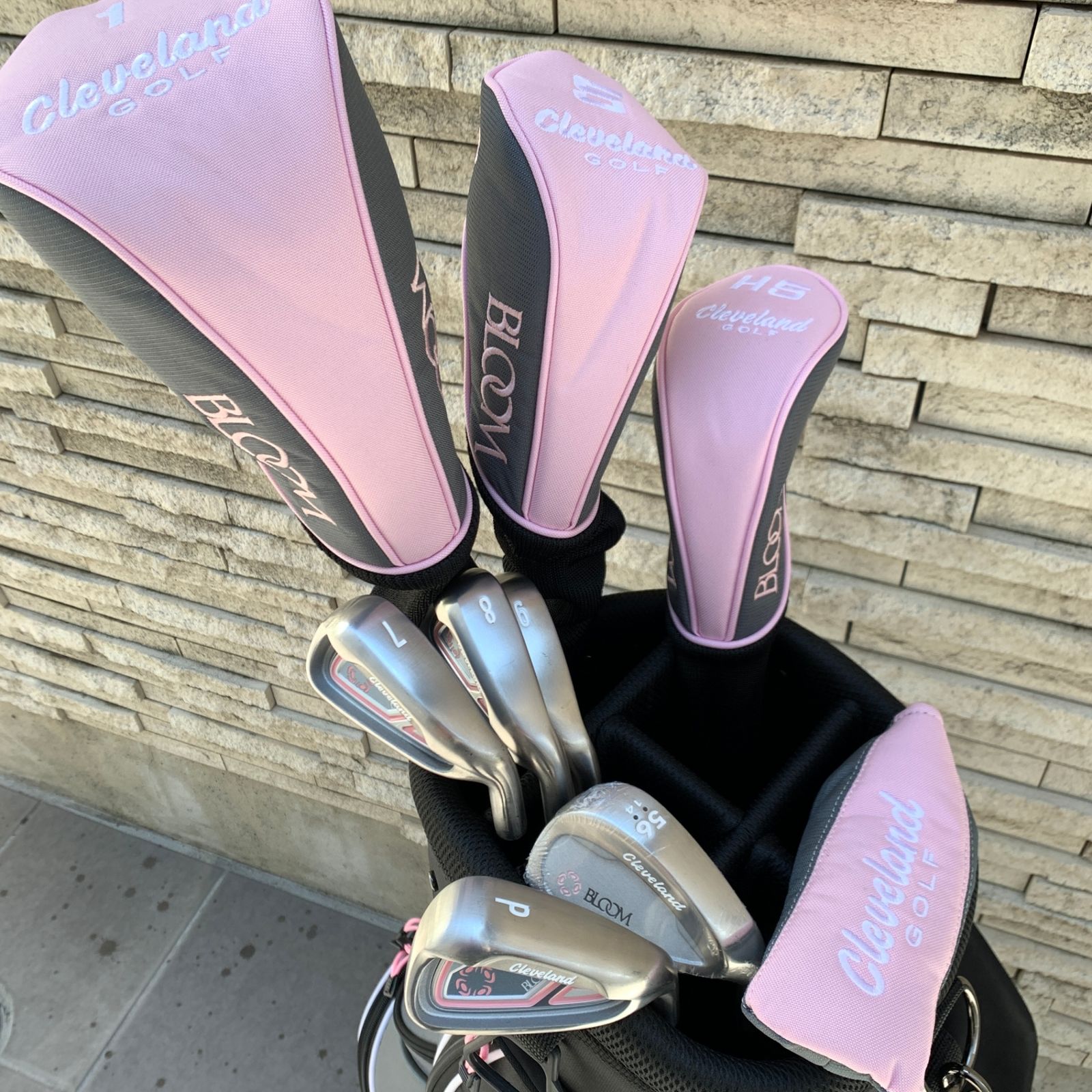 ◆◆Cleveland BLOOM レディースクラブ9本セット 1W、５W、５H、アイアン7～P、56度、パター、キャディバッグ付き ※未使用品含む：C000787-001◆◆