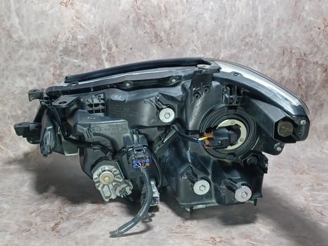 SAI AZK10 右ヘッドランプ・ヘッドライト G コイト 75-6 81110-75120 