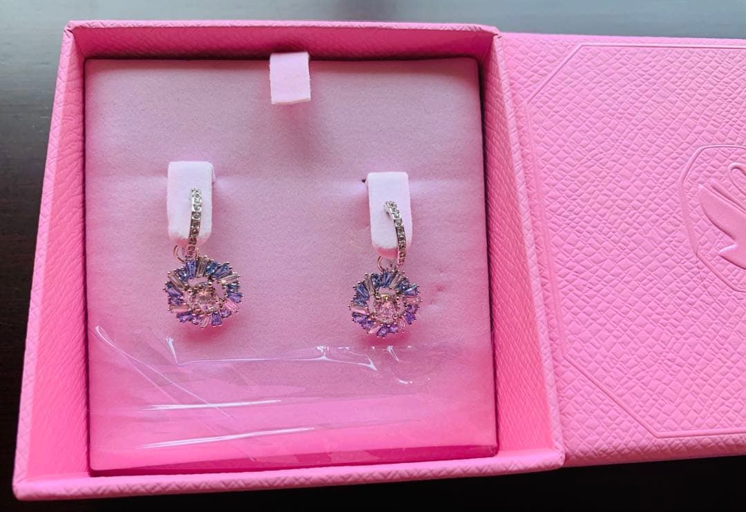 新品 スワロフスキーSWAROVSKI Idyllia ドロップピアス 2way - メルカリ