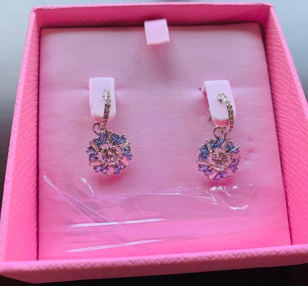 新品 スワロフスキーSWAROVSKI Idyllia ドロップピアス 2way - メルカリ