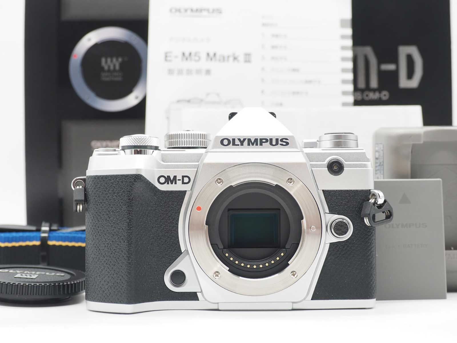 オリンパス Olympus OM-D E-M5 III 20.4MP Camera Silver 424 Shots 元箱 [新品同様] #Z6537A