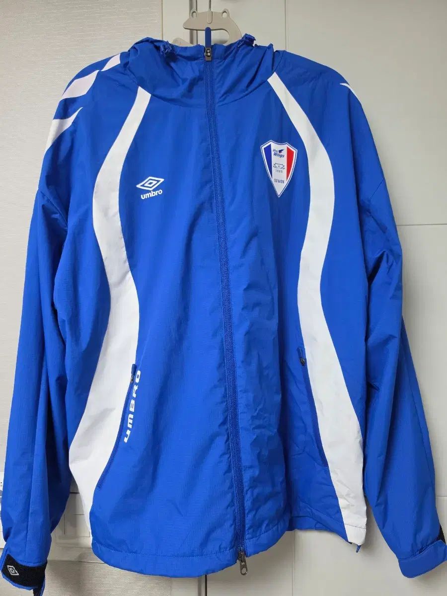 umbro アンブロ 水原三星ブルーウィングス ウィンドブレーカー Mサイズ