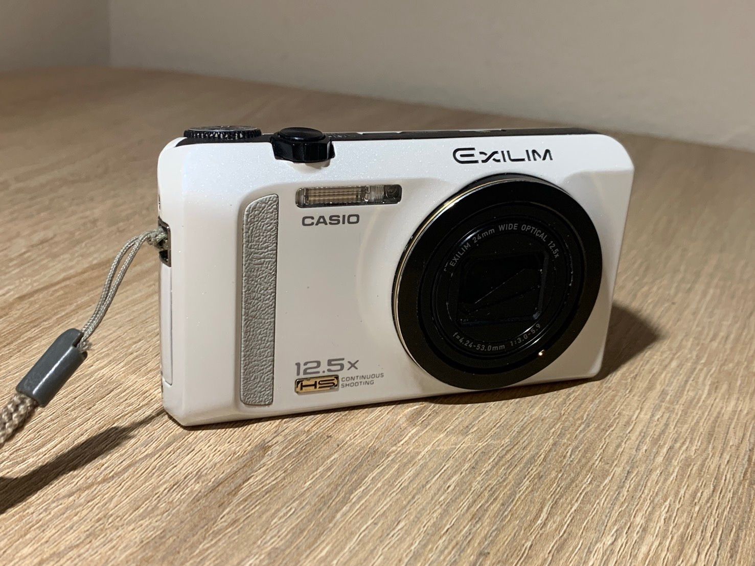 2389 Casio EXILIM EX-ZR200 ホワイト ジャンク品 デジカメ【ネ