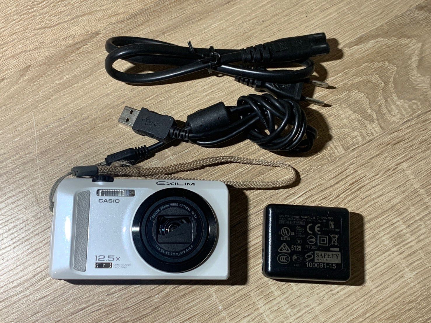 2389 Casio EXILIM EX-ZR200 ホワイト ジャンク品 デジカメ【ネ