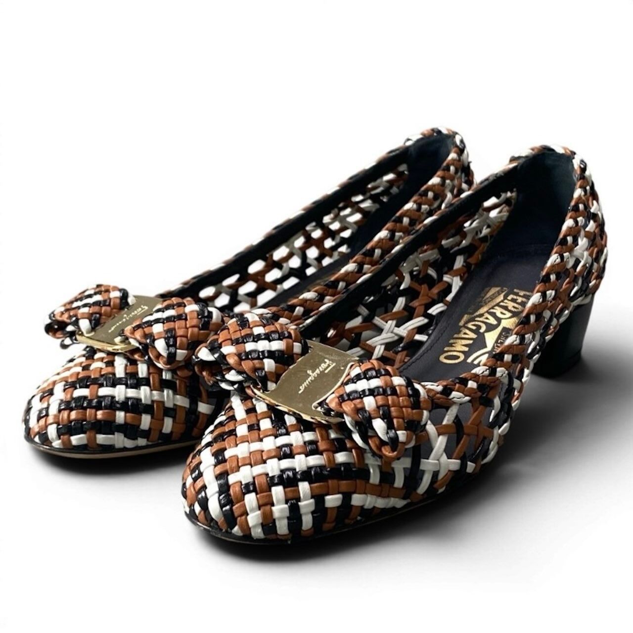 Salvatore Ferragamo サルヴァトーレフェラガモ ヴァラリボンパンプス
