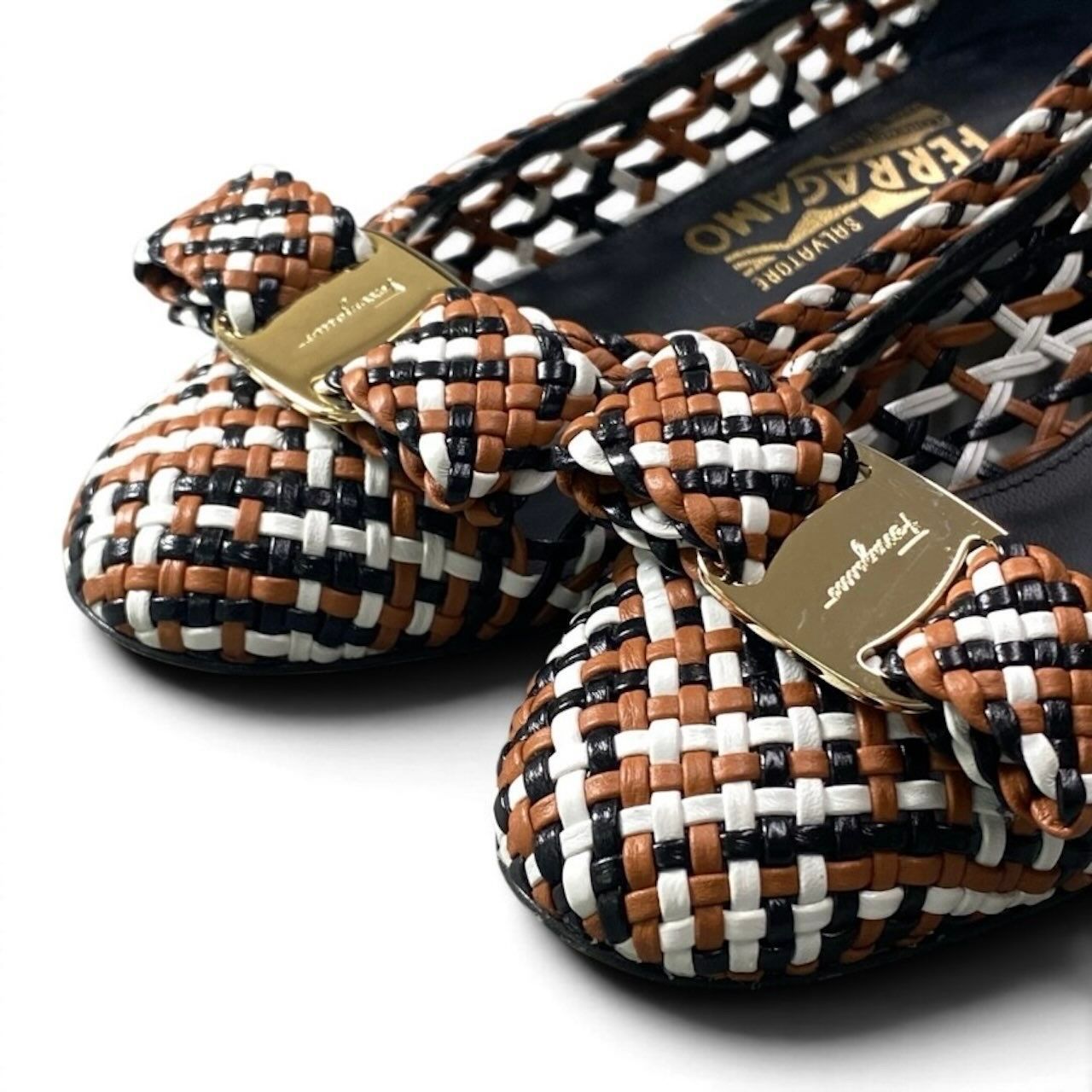 Salvatore Ferragamo サルヴァトーレフェラガモ ヴァラリボンパンプス