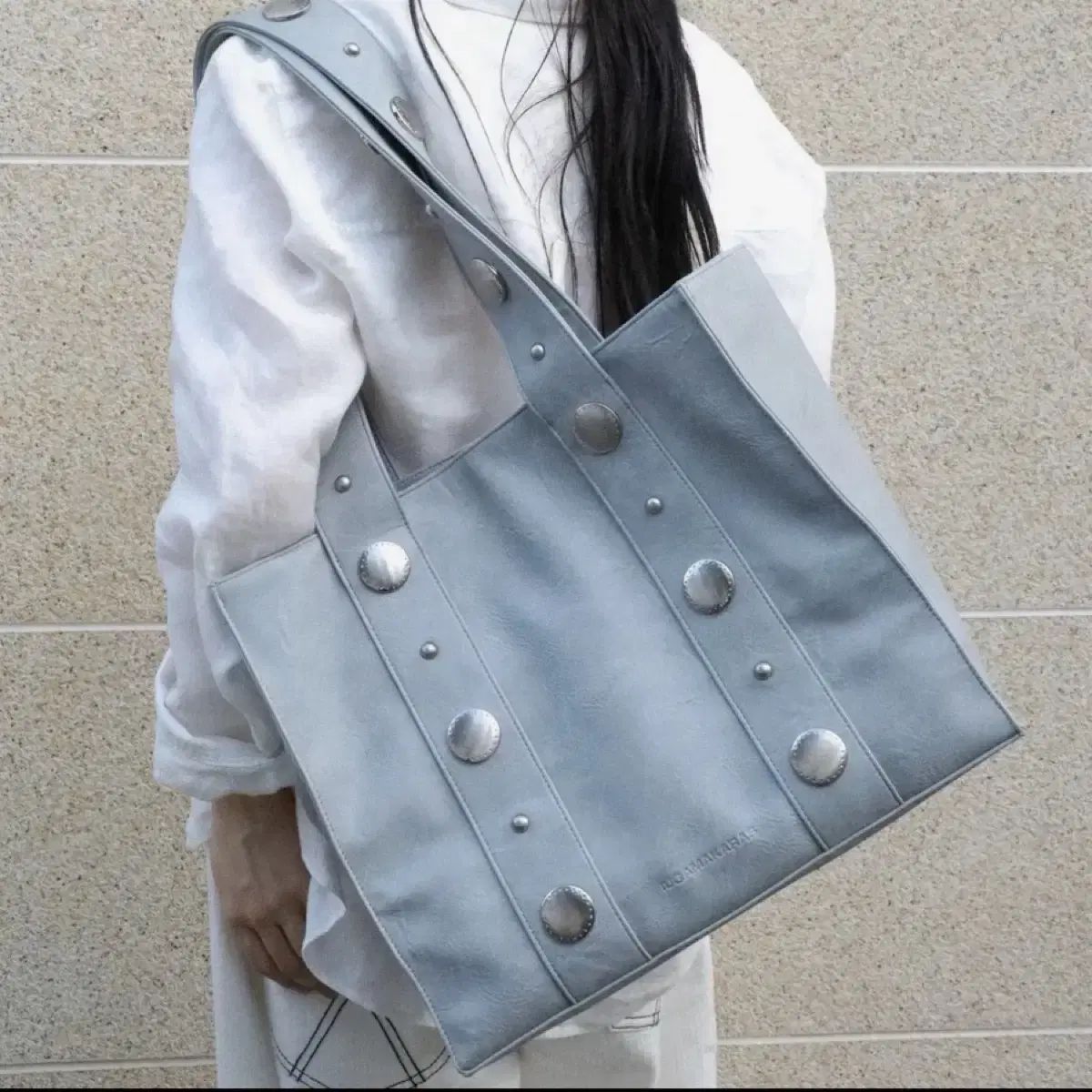 イウガマーカース BIG スタッズ ショルダーバッグ スカイブルー