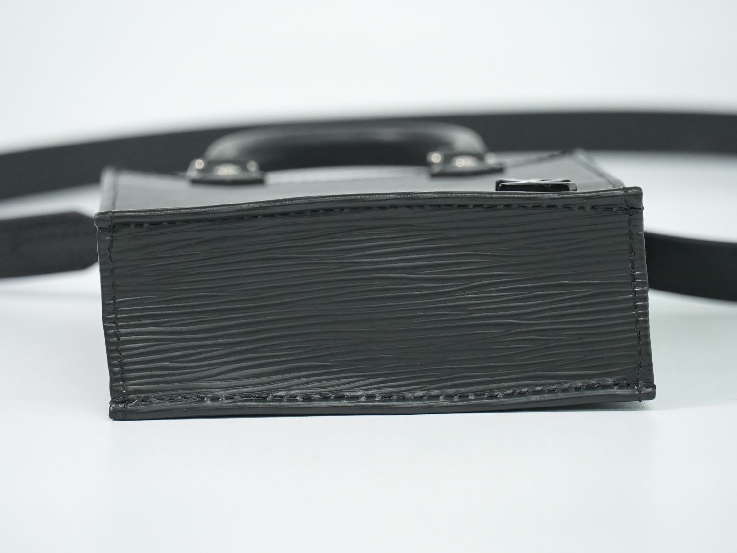 未使用 ルイヴィトン エピ プティットサックプラ M69441 ショルダーバッグ 本物 ルイヴィトン LOUIS VUITTON LV プティット サックプラ エピ
