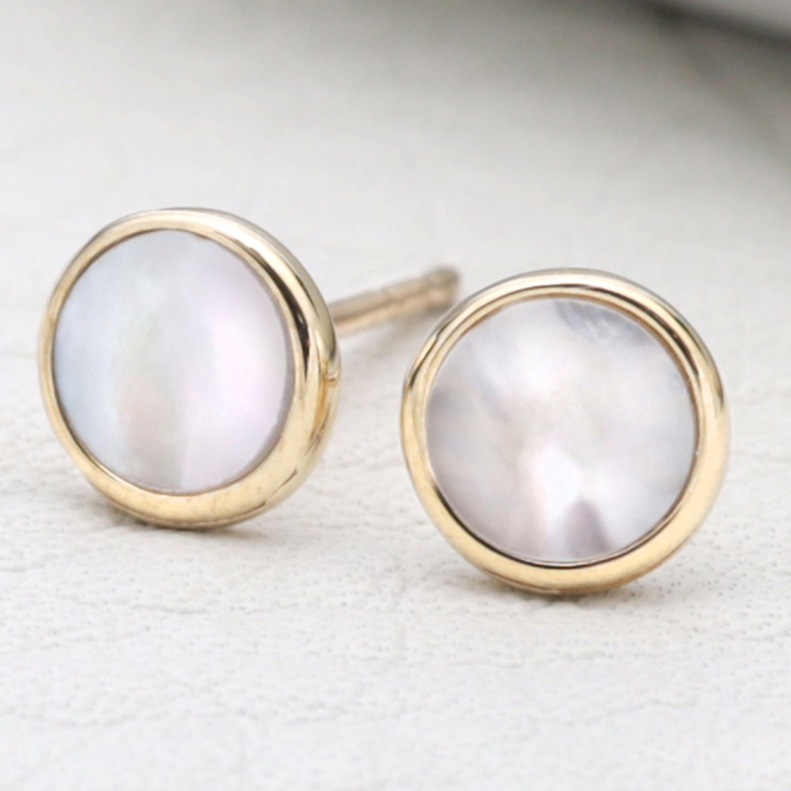 シェルをデザインしたシンプルピアス K10YG 15,675円