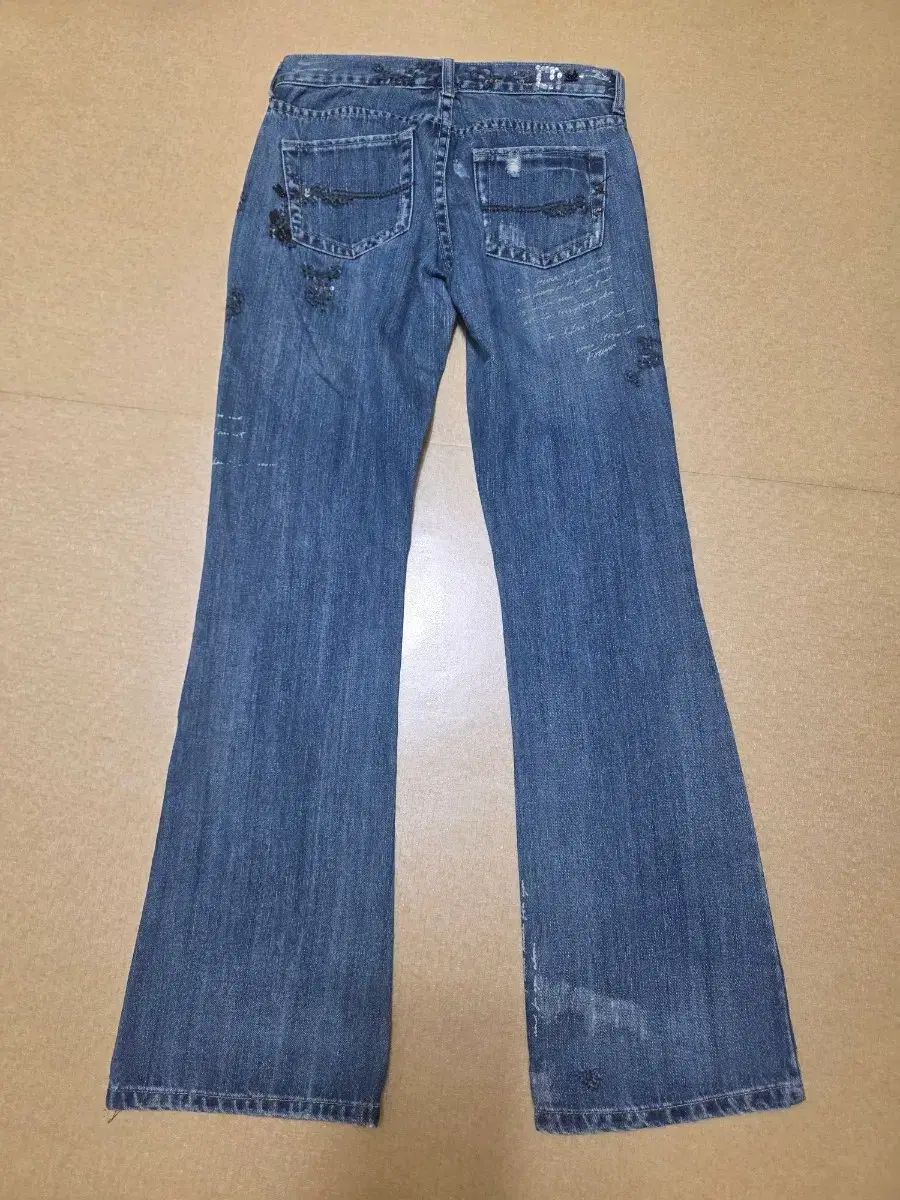 アバクロンビー エズラ ピーチ フレア フィット ブーツカット デニム パンツ 26