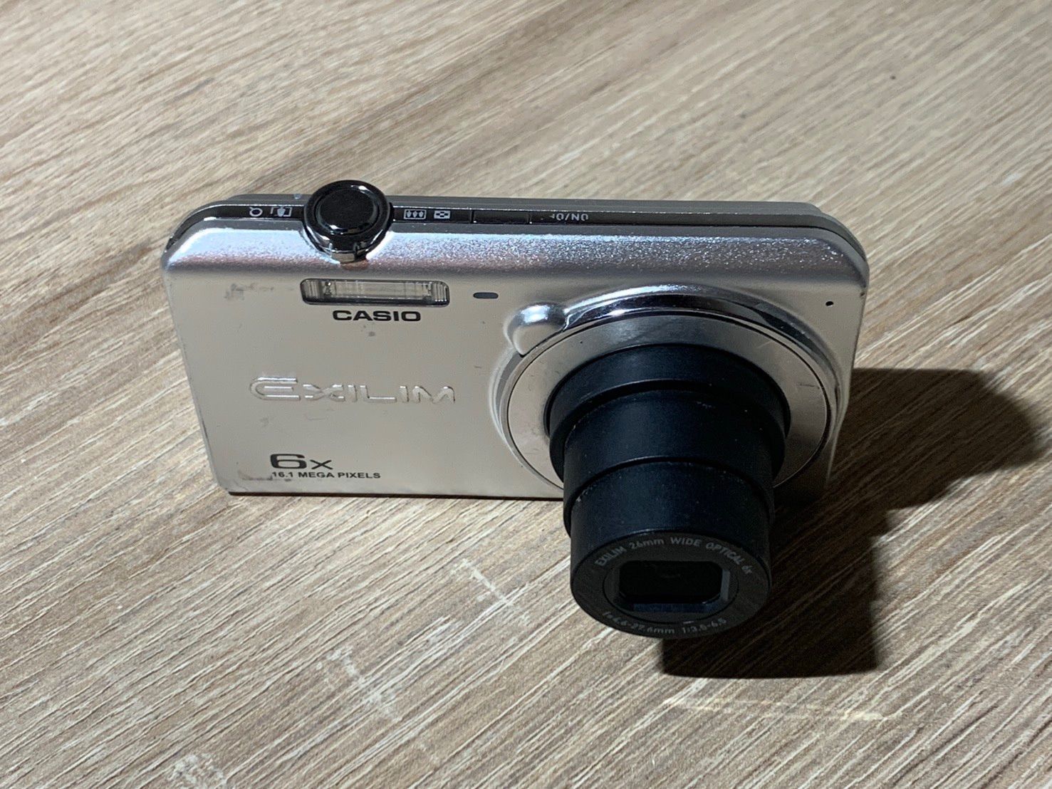 2378 Casio EXILIM EX-Z900 シルバー ジャンク品 デジカメ【ネ