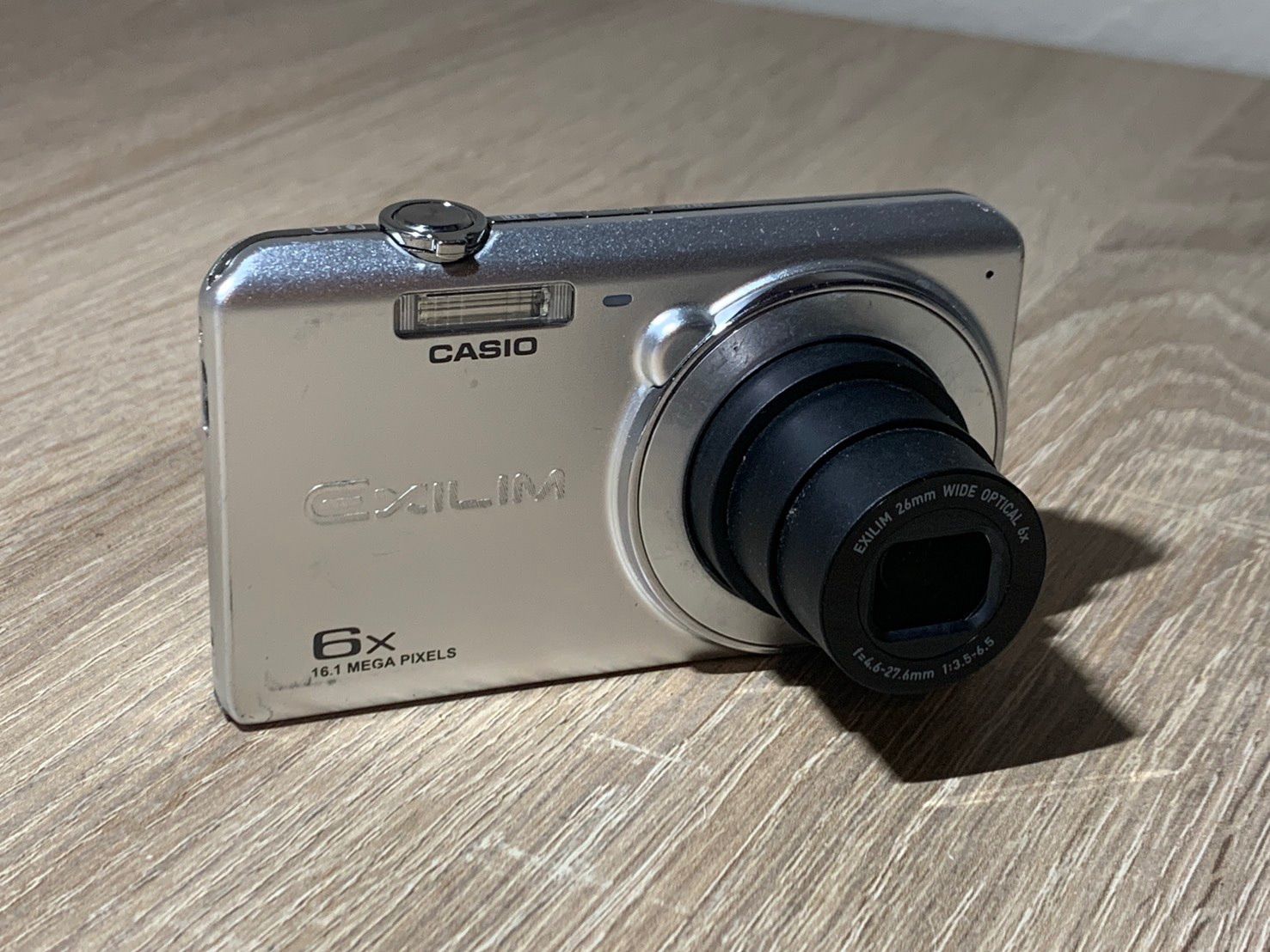 2378 Casio EXILIM EX-Z900 シルバー ジャンク品 デジカメ【ネ