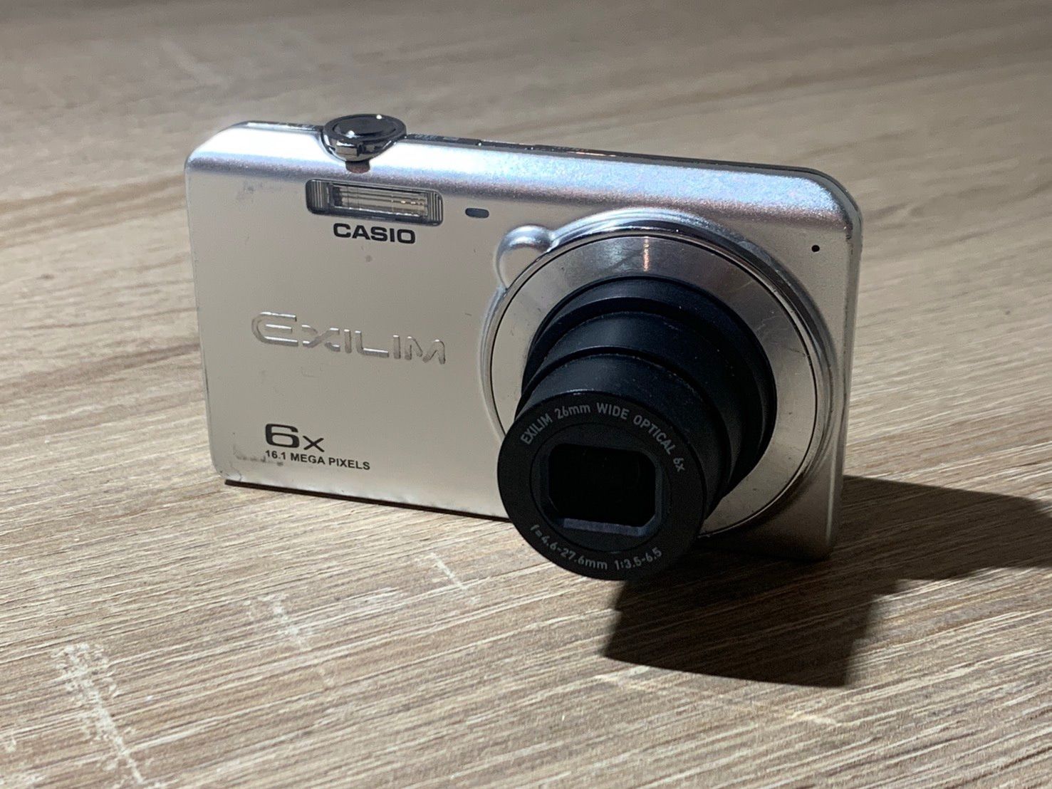2378 Casio EXILIM EX-Z900 シルバー ジャンク品 デジカメ【ネ