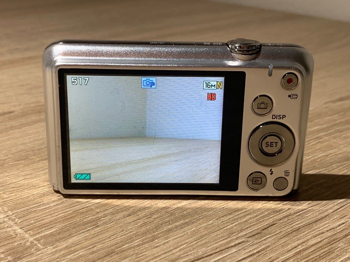 2378 Casio EXILIM EX-Z900 シルバー ジャンク品 デジカメ【ネ