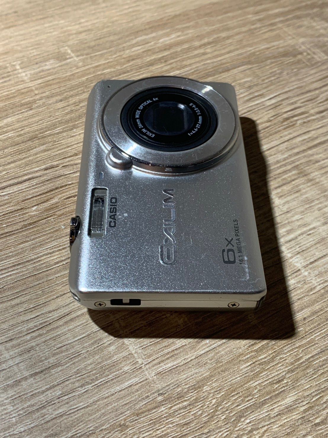 2378 Casio EXILIM EX-Z900 シルバー ジャンク品 デジカメ【ネ