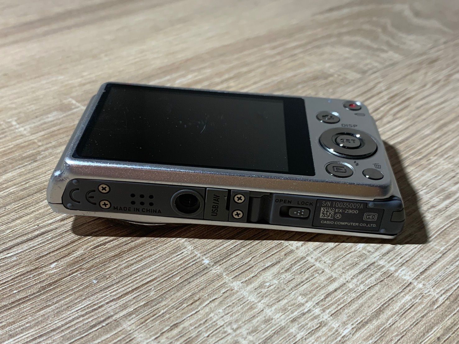 2378 Casio EXILIM EX-Z900 シルバー ジャンク品 デジカメ【ネ