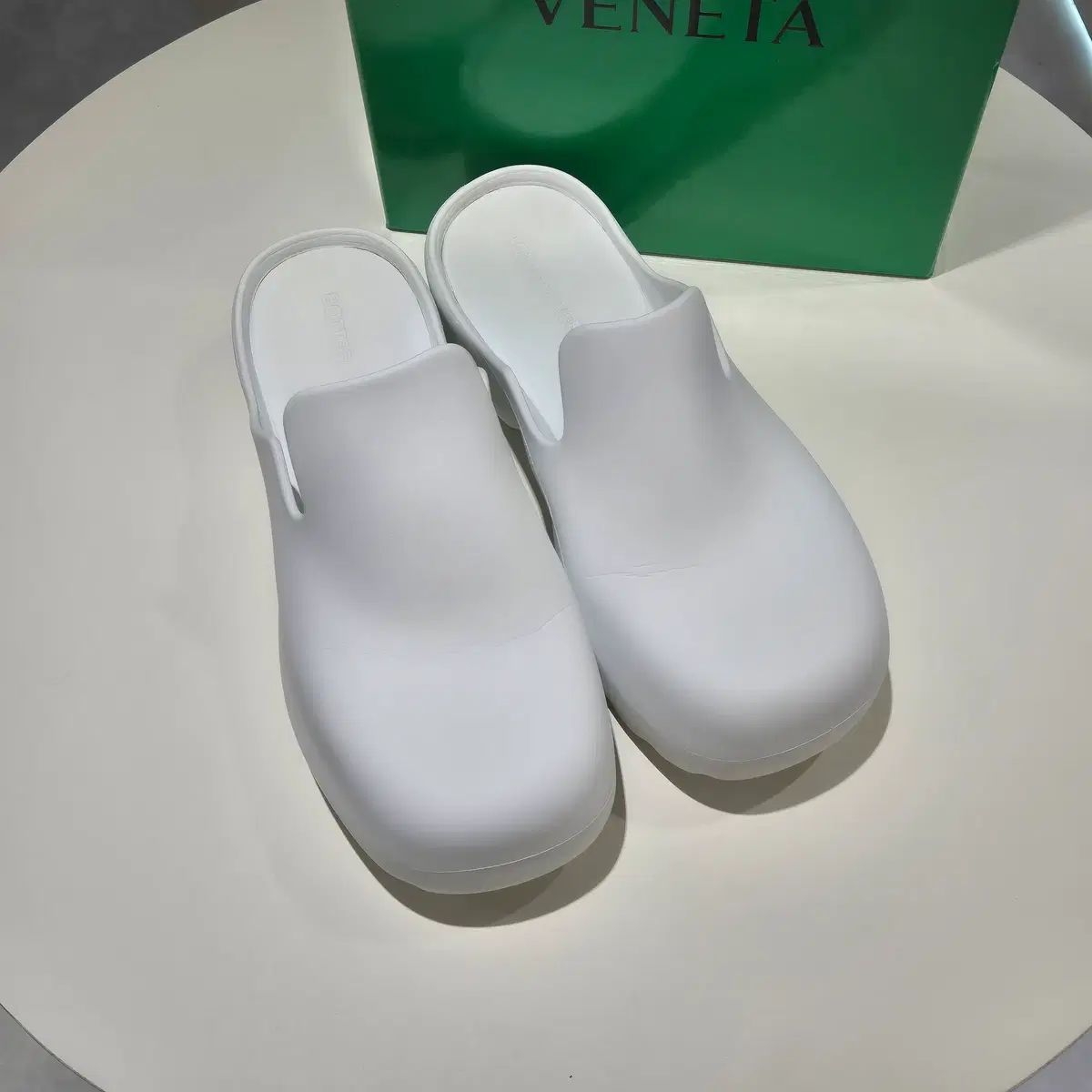 (41)BOTTEGA VENETA ボッテガ・ヴェネタ ラバー フラッシュ クロッグ サンダル 白