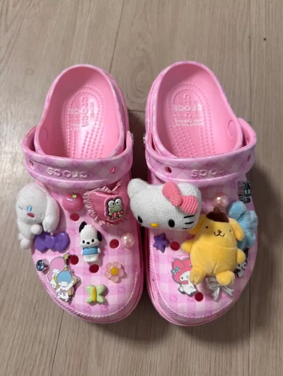 ハローキティ アンド フレンズ クラシック プラットフォーム クロッグ Crocs