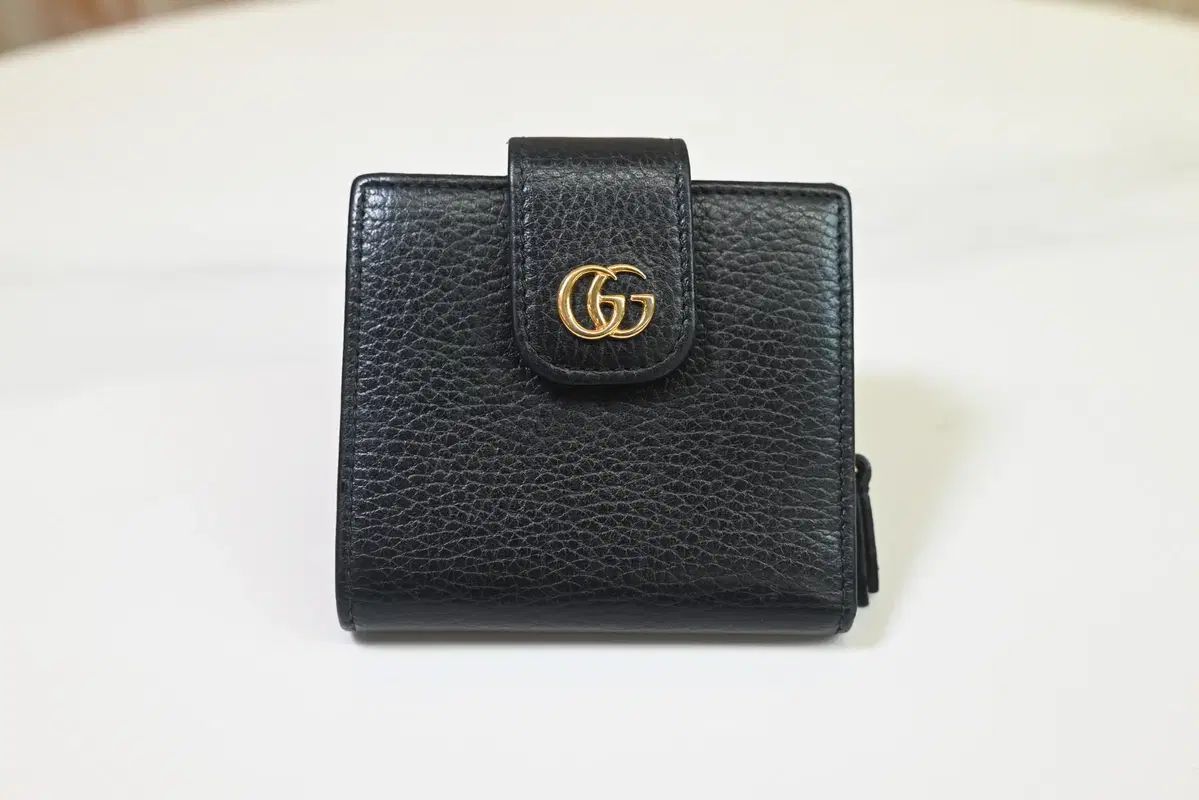 グッチ フラップ 二つ折り財布