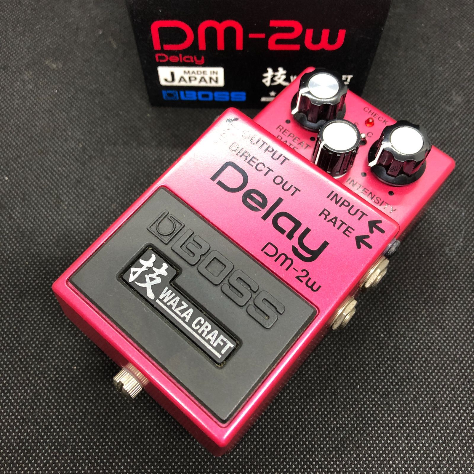 BOSS DM-2W Waza Craft Analog Delay 2017年製 MADE IN JAPAN 銀ネジ仕様　AA7DI185004　f146