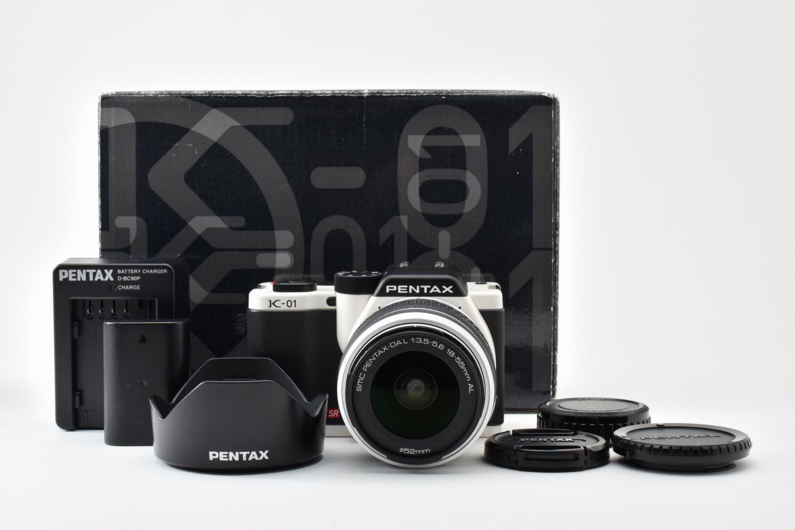 ★外観極上★ ペンタックス PENTAX K-01 ズームレンズキット ホワイト×ブラック 《元箱付・付属品多数！》★完動品★ #A605147