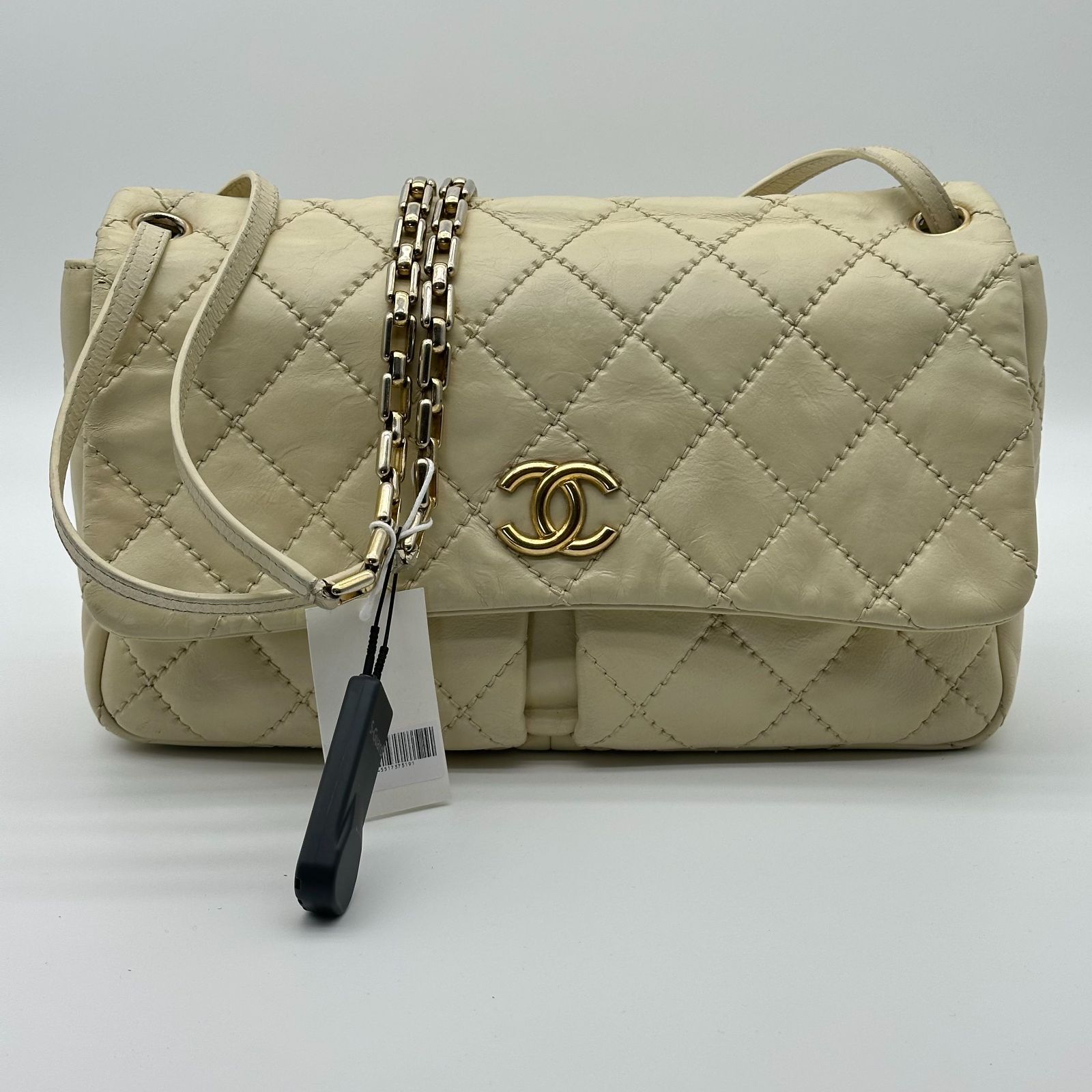 Chanel シャネル マトラッセ クロスボディ チェーンショルダーバッグ 14 番台 カーフスキン ホワイト ゴールド金具 レディース 補色あり