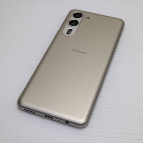 新品同様 SIMフリー arrows We2 Plus シャンパンシルバー スマホ FCNT