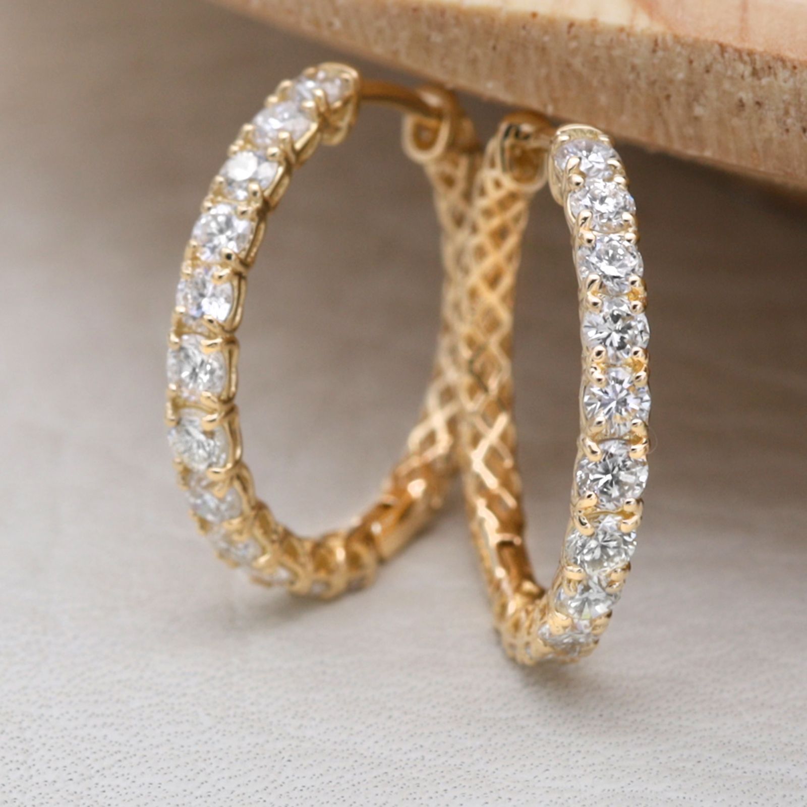 【1.04ct】24石のダイヤモンドを並べた上品なフープピアス　K18YG