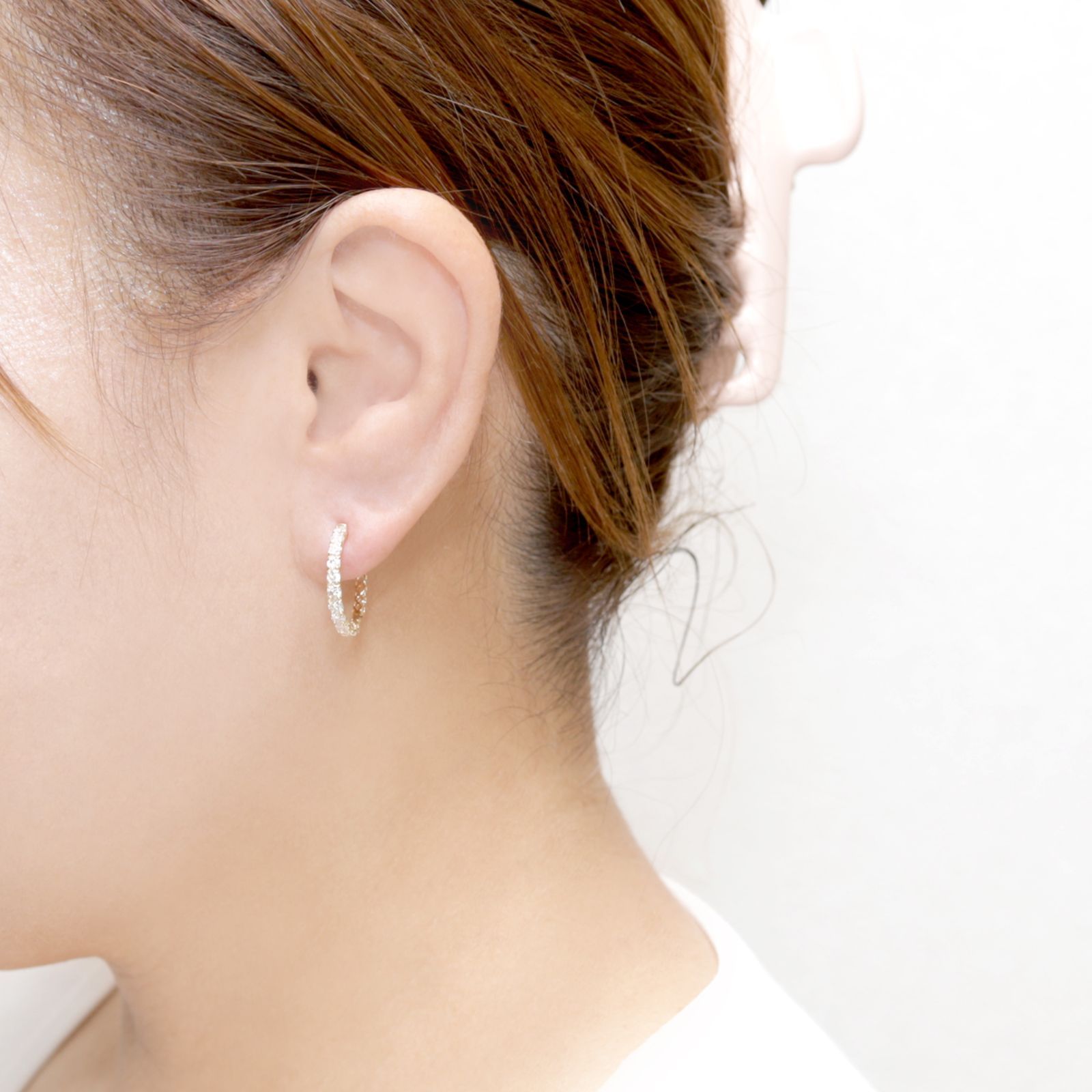 【1.04ct】24石のダイヤモンドを並べた上品なフープピアス　K18YG