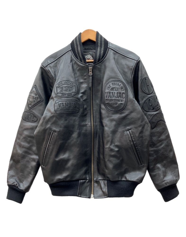 ヴァン VAN Premium All-Leather Stadium Jumper プレミアム オールレザー スタジアム ジャンパー ジップアップ スタジャン 黒 JK-17901 ジャケット ロゴ ブラック 2XLサイズ 104MT-3470