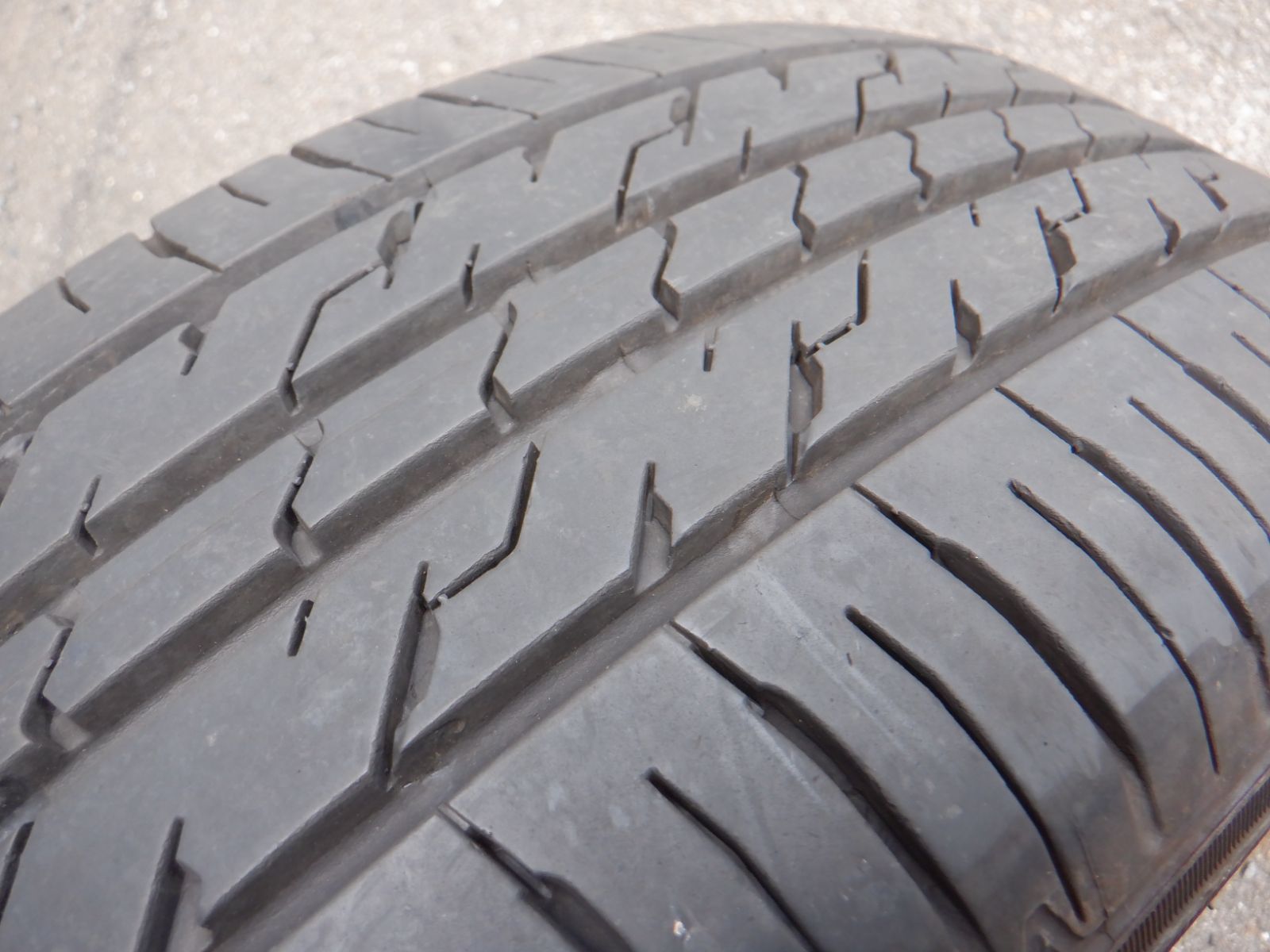 送料込み！185/60R15 バリ山 中古バリ山 185/60R15 エコファイン（住友ゴム製） 2023年製 2本