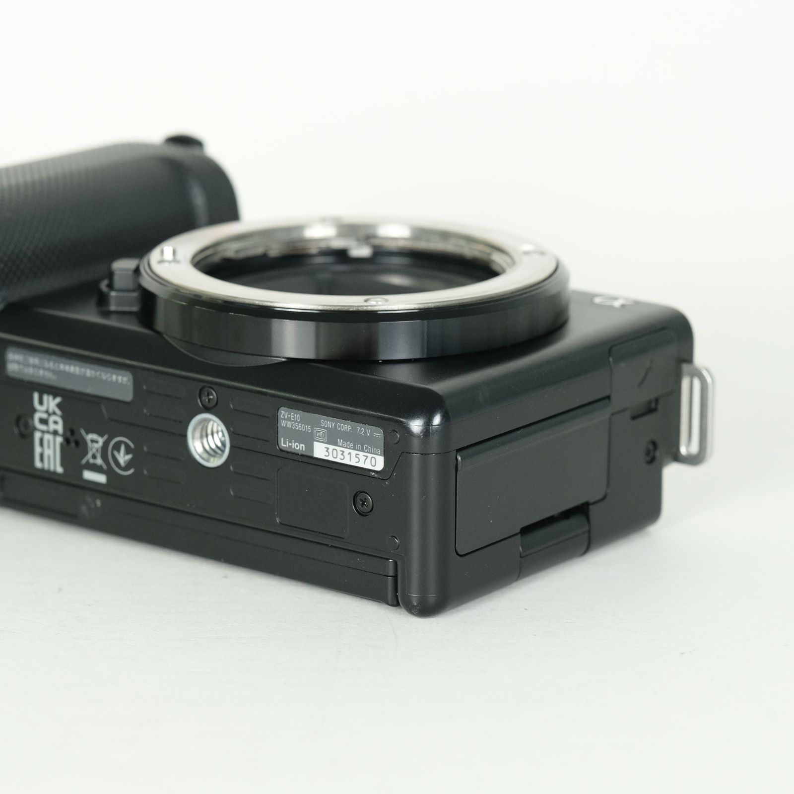 SONY ZV-E10 ボディ（シャッター数52枚　高速SDカード付き） 良品 | シャッター数5,350回｜バッテリー2個付] SONY VLOGCAM ZV-E10