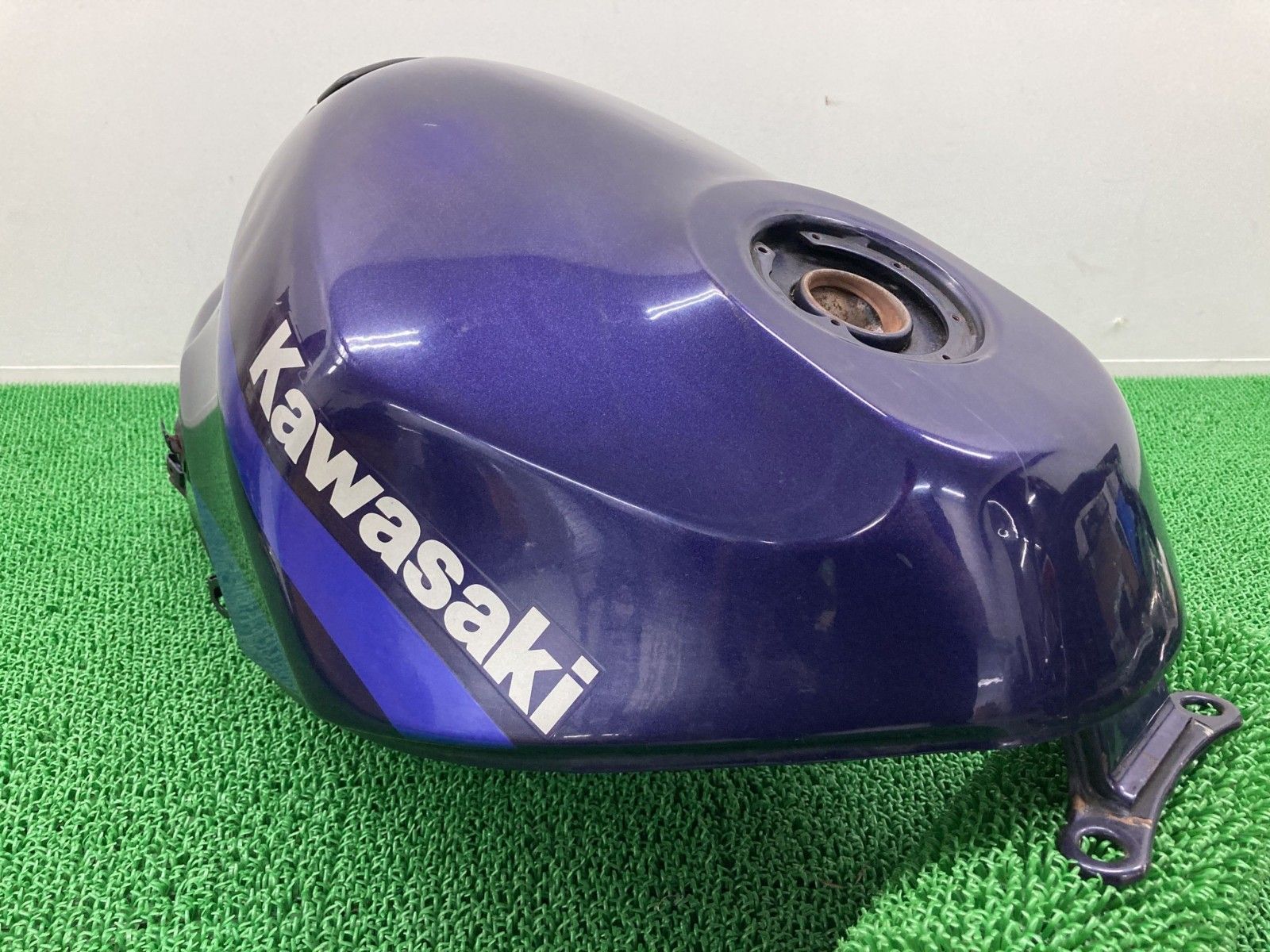 ZZ-R1100 タンク 紫M カワサキ 純正 中古 ZX1100C ZXT10C ZZR1100C 燃料タンク Fk