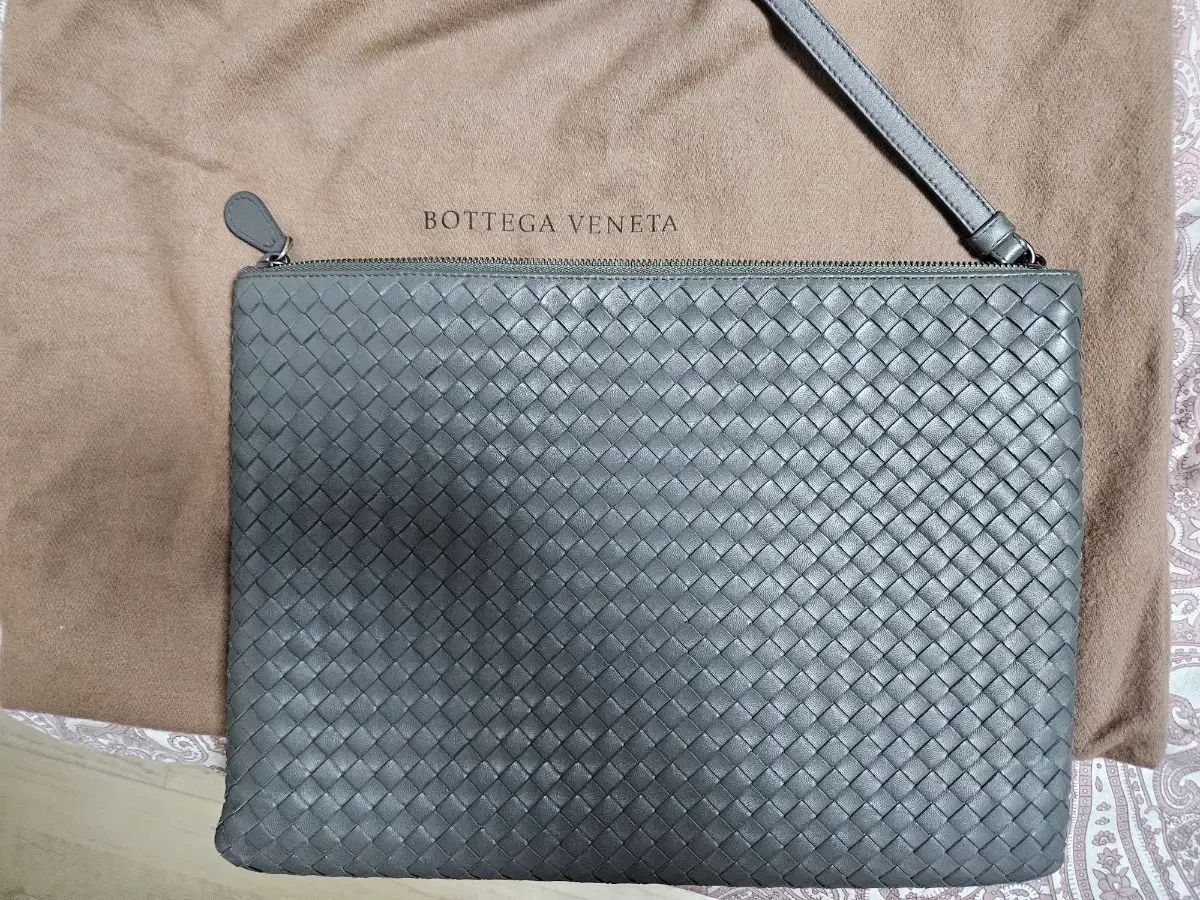 BOTTEGA VENETA ボッテガ・ヴェネタ Lサイズ クラッチバッグ