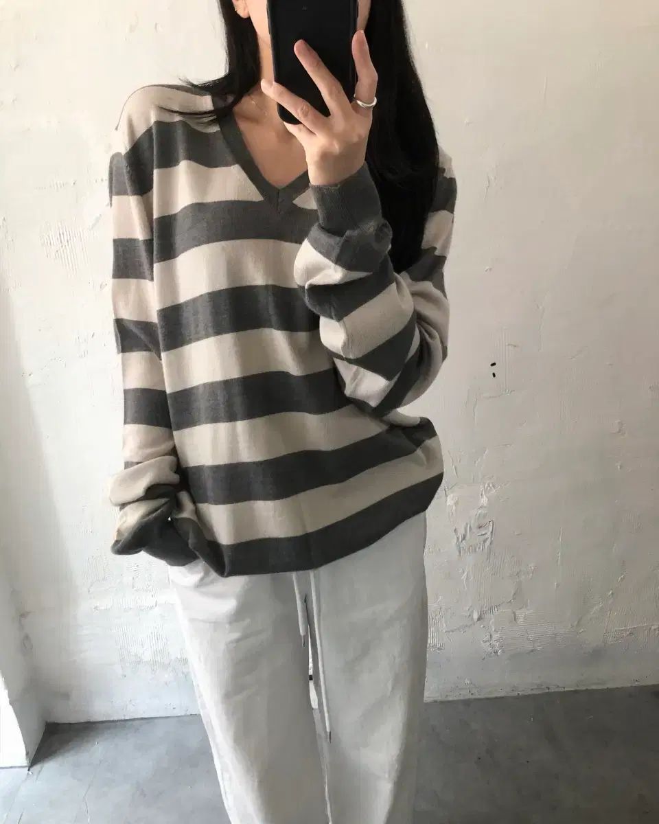 BURBERRY バーバリー ロンドン グレー ボーダー柄 Vネック ニット