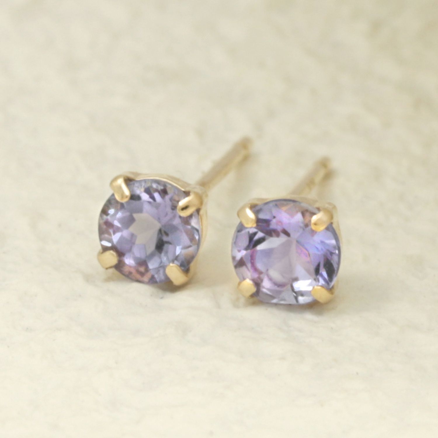 タンザナイトのシンプル1粒ピアス K18YG