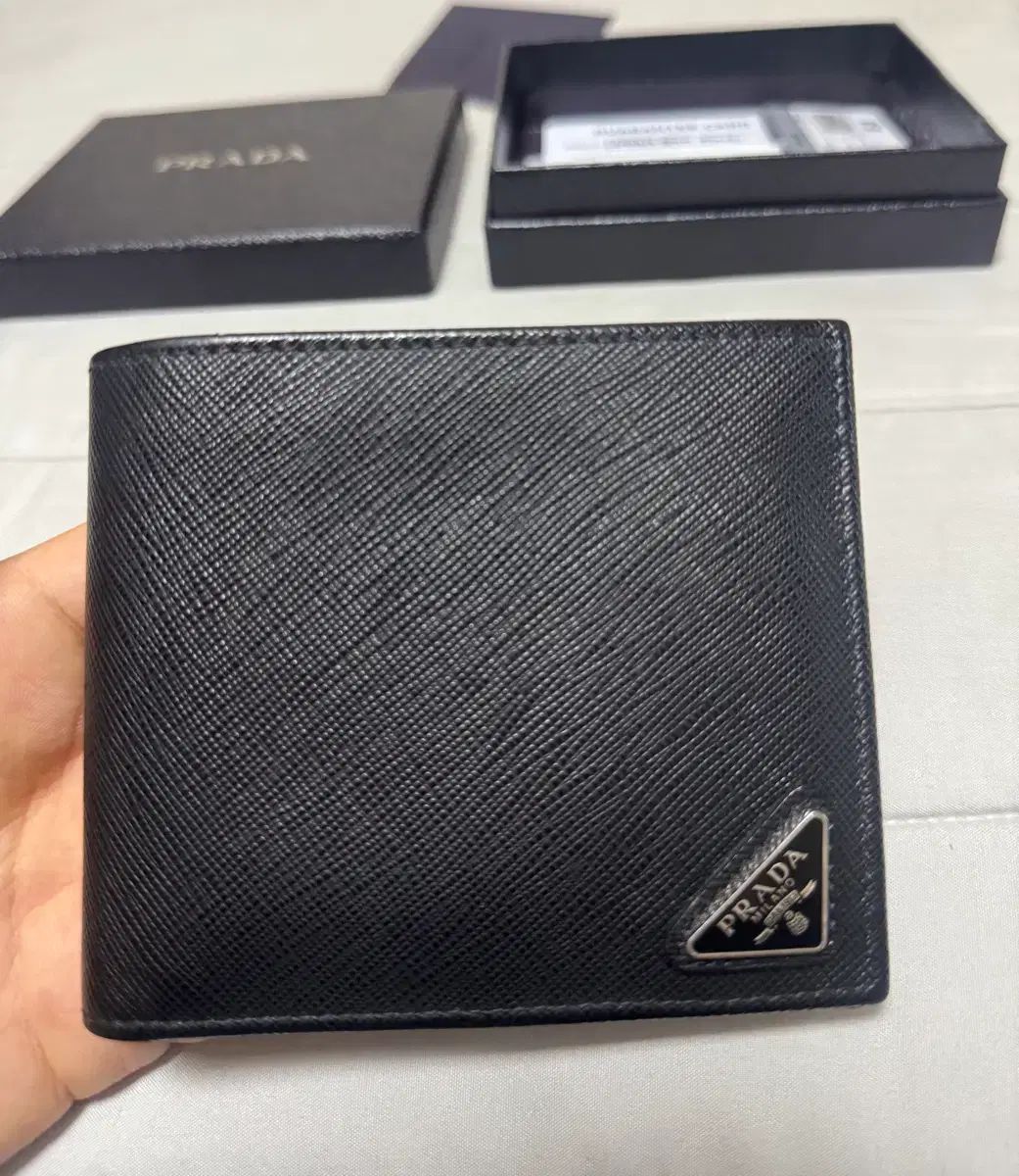 状態良し/正規品 PRADA プラダ サフィアーノ 二つ折り財布