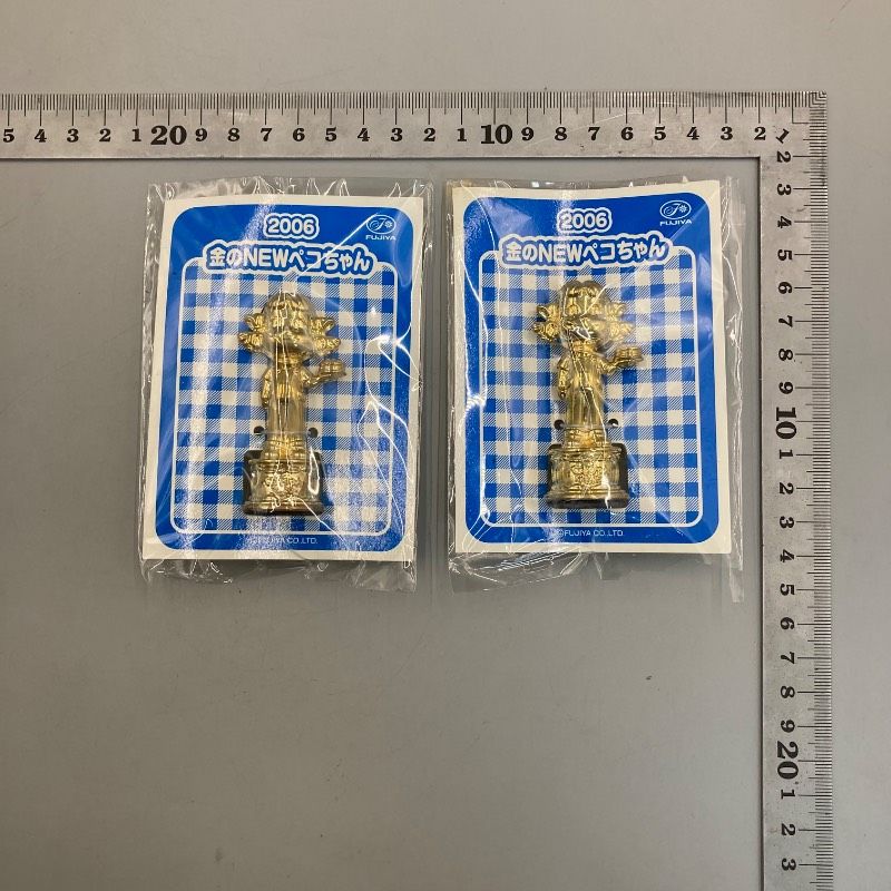 未使用品】【2点セット】 2006 金のNEWペコちゃん マスコット
