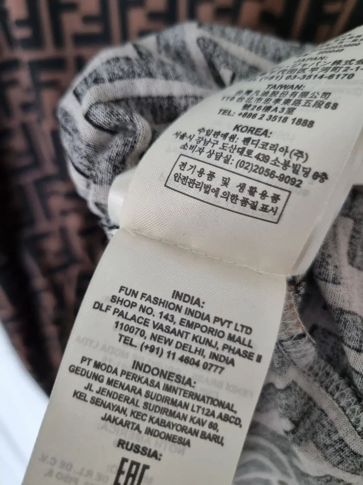 FENDI フェンディ サイド レインボー 半袖 Tシャツ