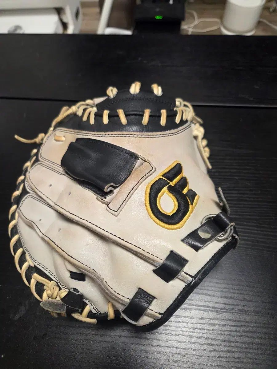 ONE T キャッチャーミット C-60