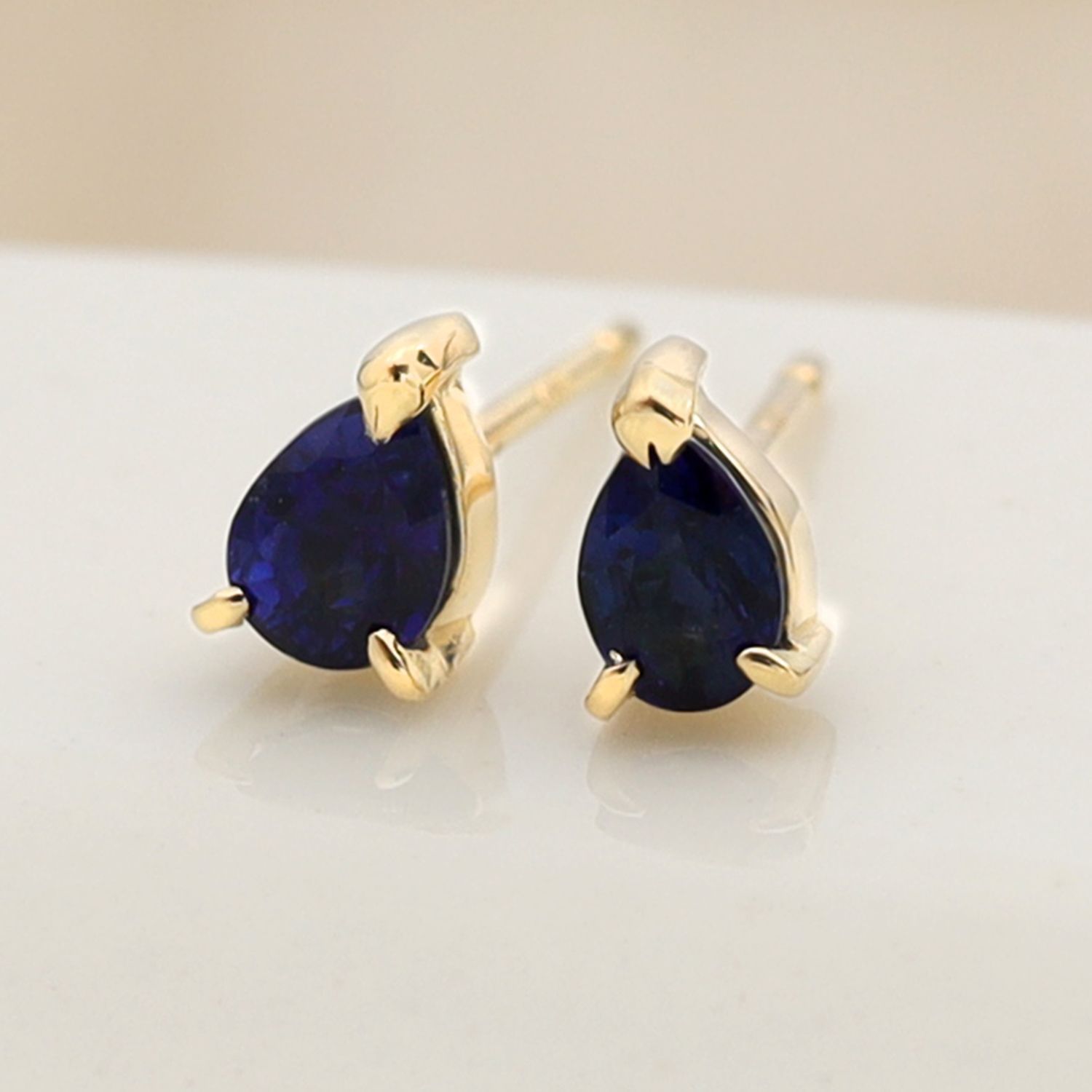 【合計0.46ct】サファイヤスクエアカット スタッドピアス K18YG