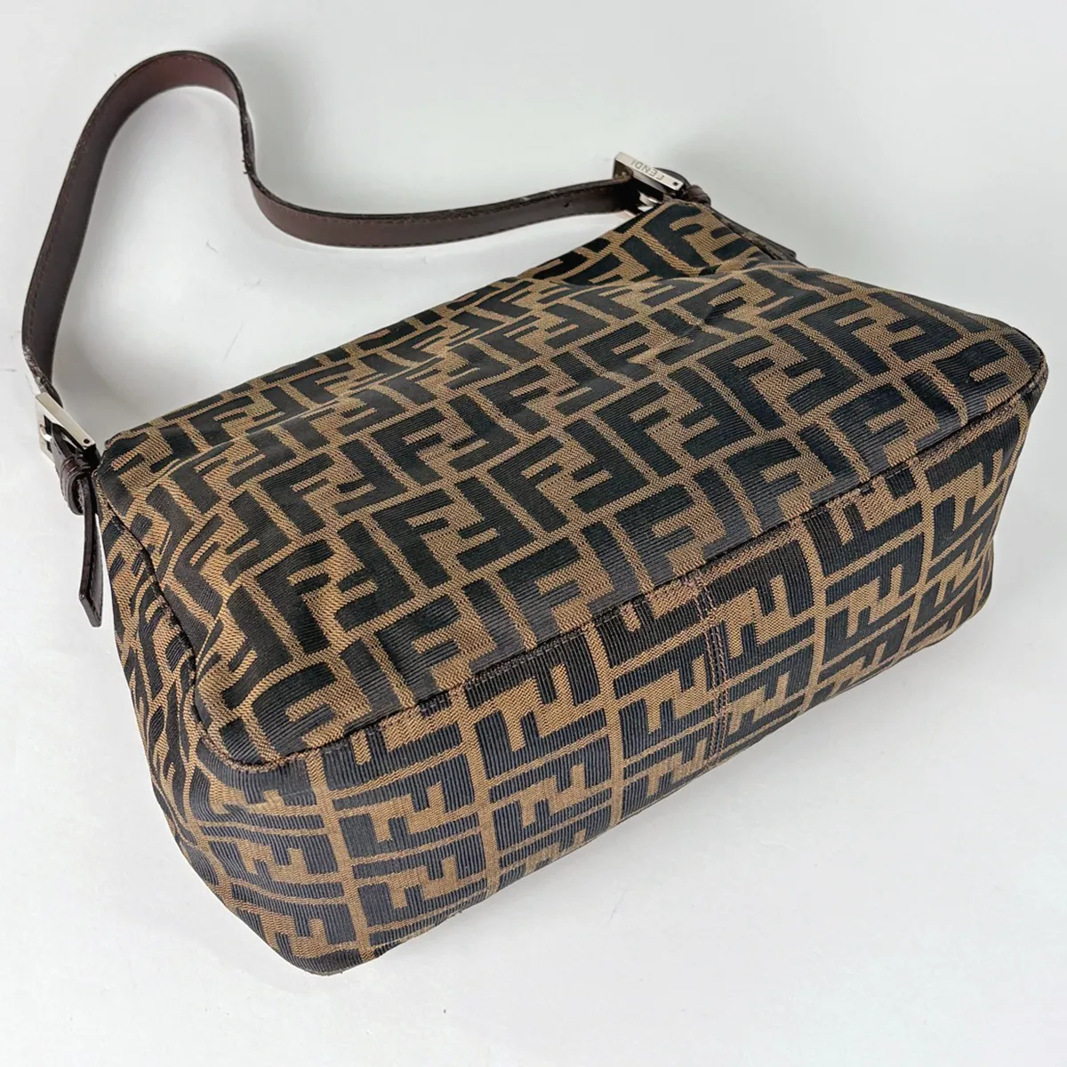 フェンディ FENDI ショルダーバッグ ズッカ柄 マンマバゲット