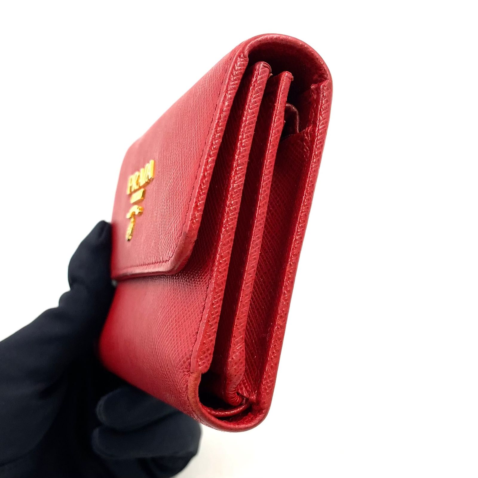 新着】PRADA サフィアーノ メタルロゴ サフィアーノレザー レッド 二